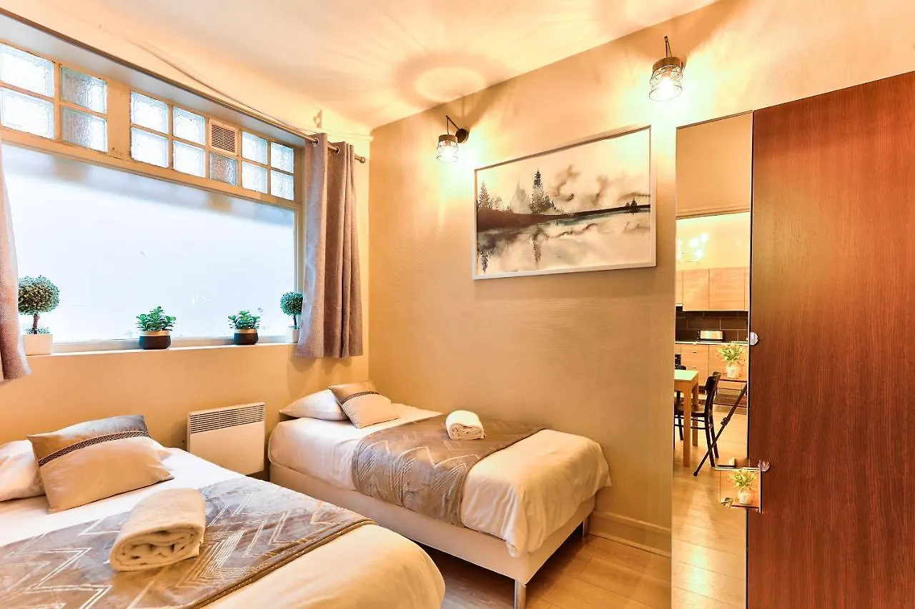 06 - Designed Flat Grands Boulevards Paříž